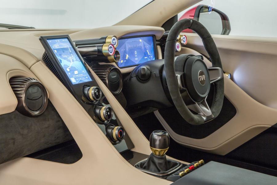 Интерьер TVR Griffith 2018 года  (фото 35 из 52)